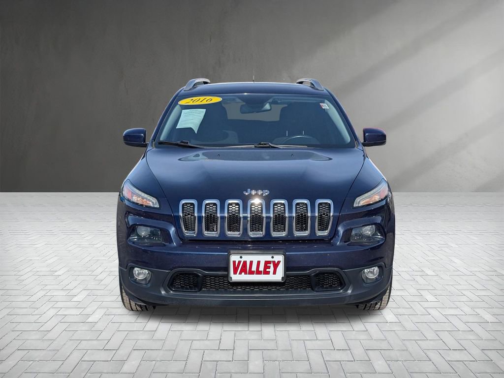 Used 2016 Jeep Cherokee Latitude w/ Cold Weather Group image 4