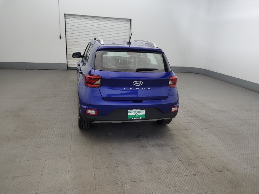 Used 2024 Hyundai Venue SEL FWD image 6