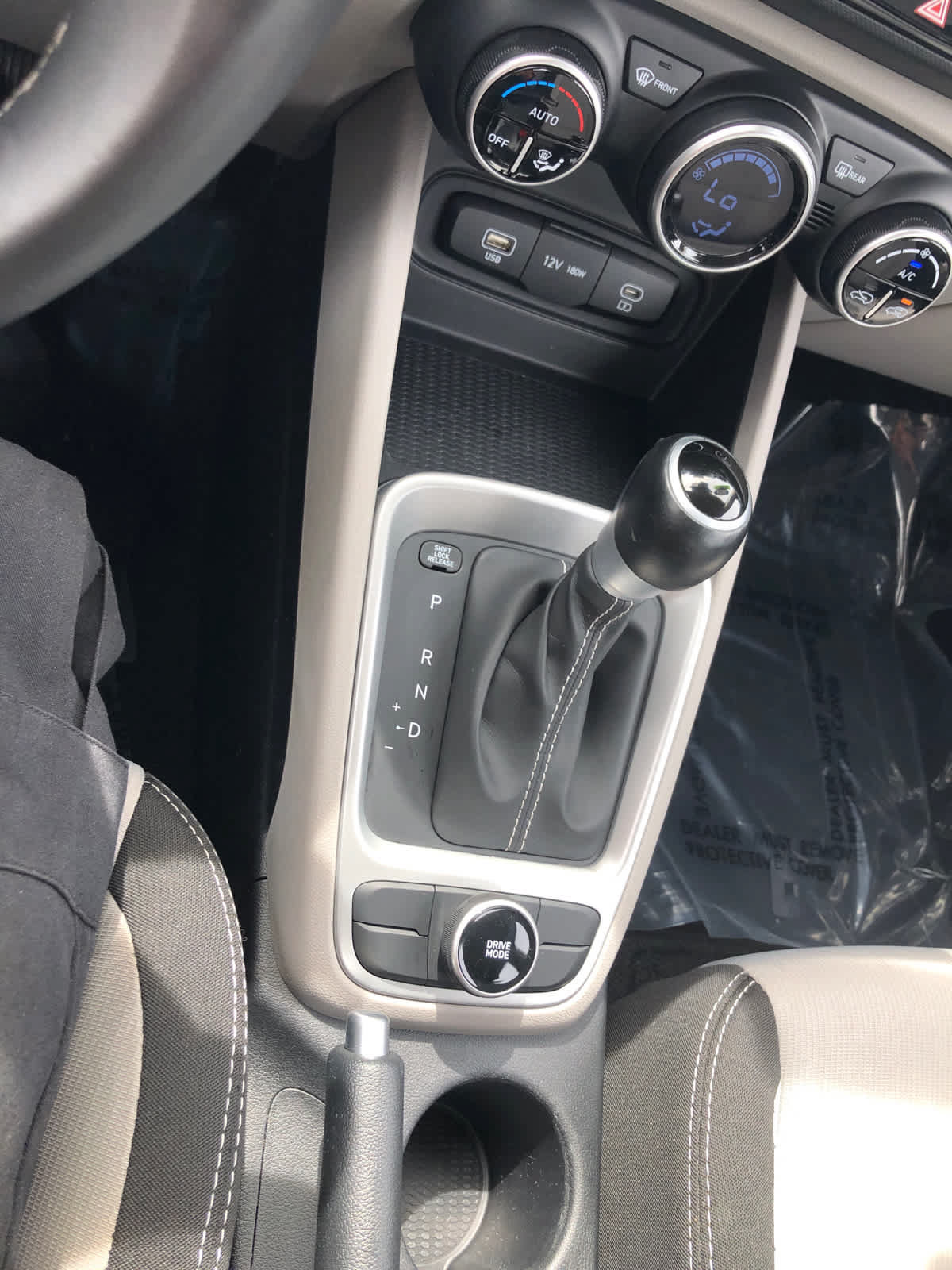 Used 2025 Hyundai Venue SEL FWD image 20