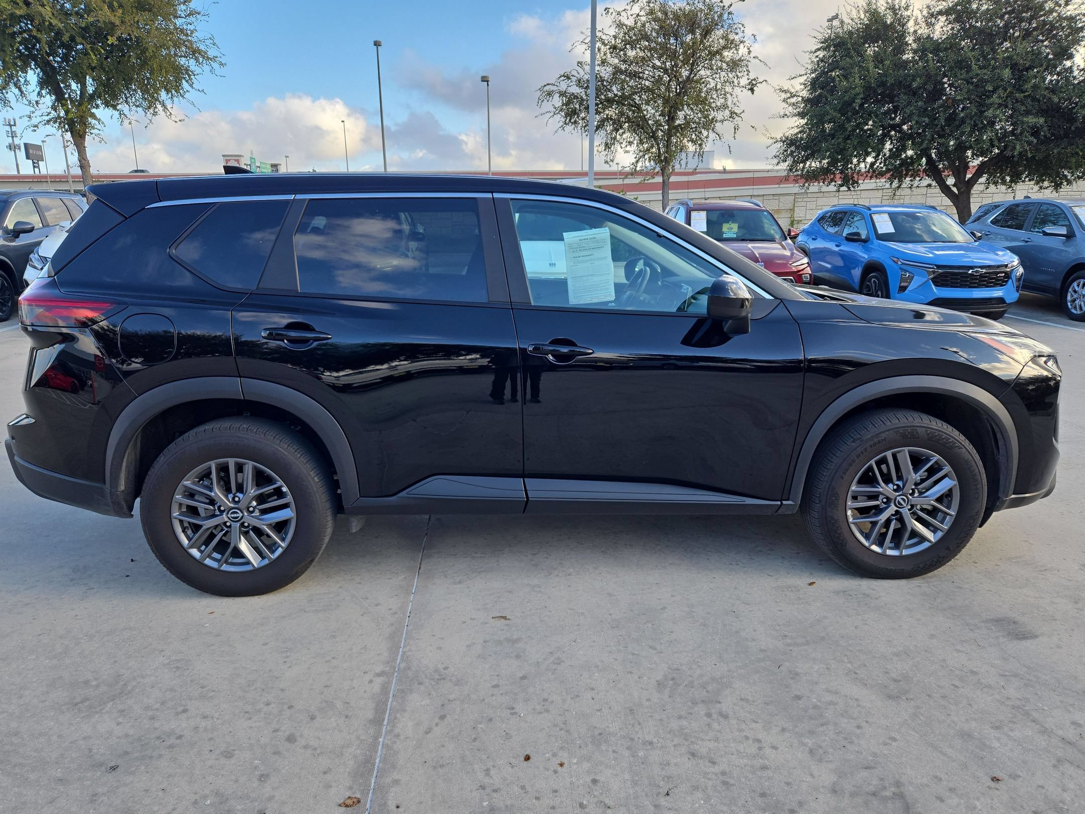 Certified 2026 Nissan Rogue SV AWD/4WD image 2