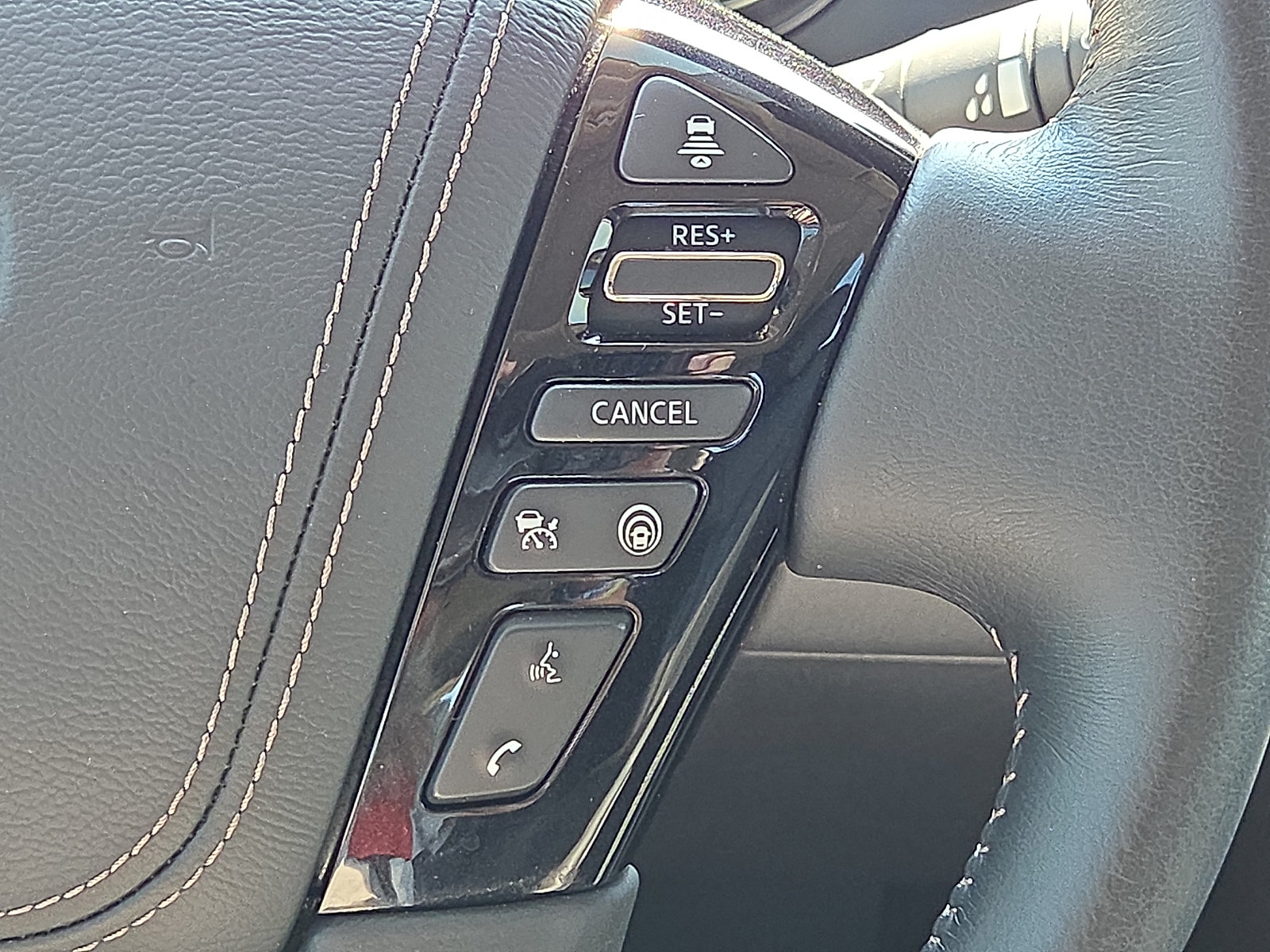 Used 2023 Nissan Armada Platinum w/ Captain's Chairs Package AWD/4WD image 22