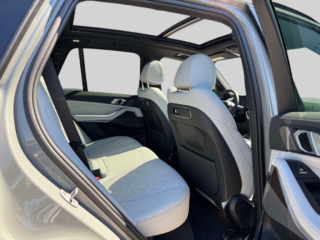 Certified 2025 BMW X5 xDrive40i w/ M Sport Package AWD/4WD image 12