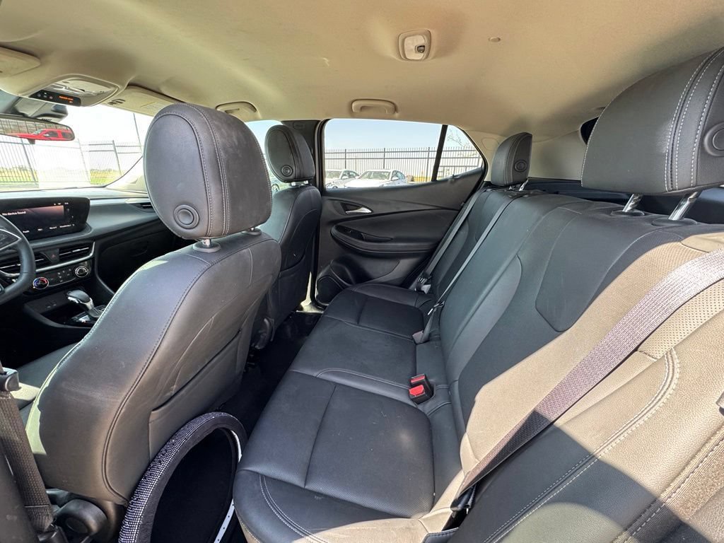 Used 2024 Buick Encore GX Sport Touring FWD image 3