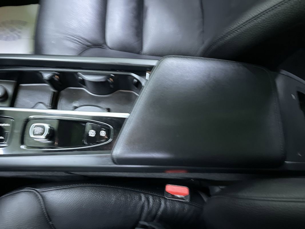 Used 2024 Volvo XC60 B5 Plus image 24