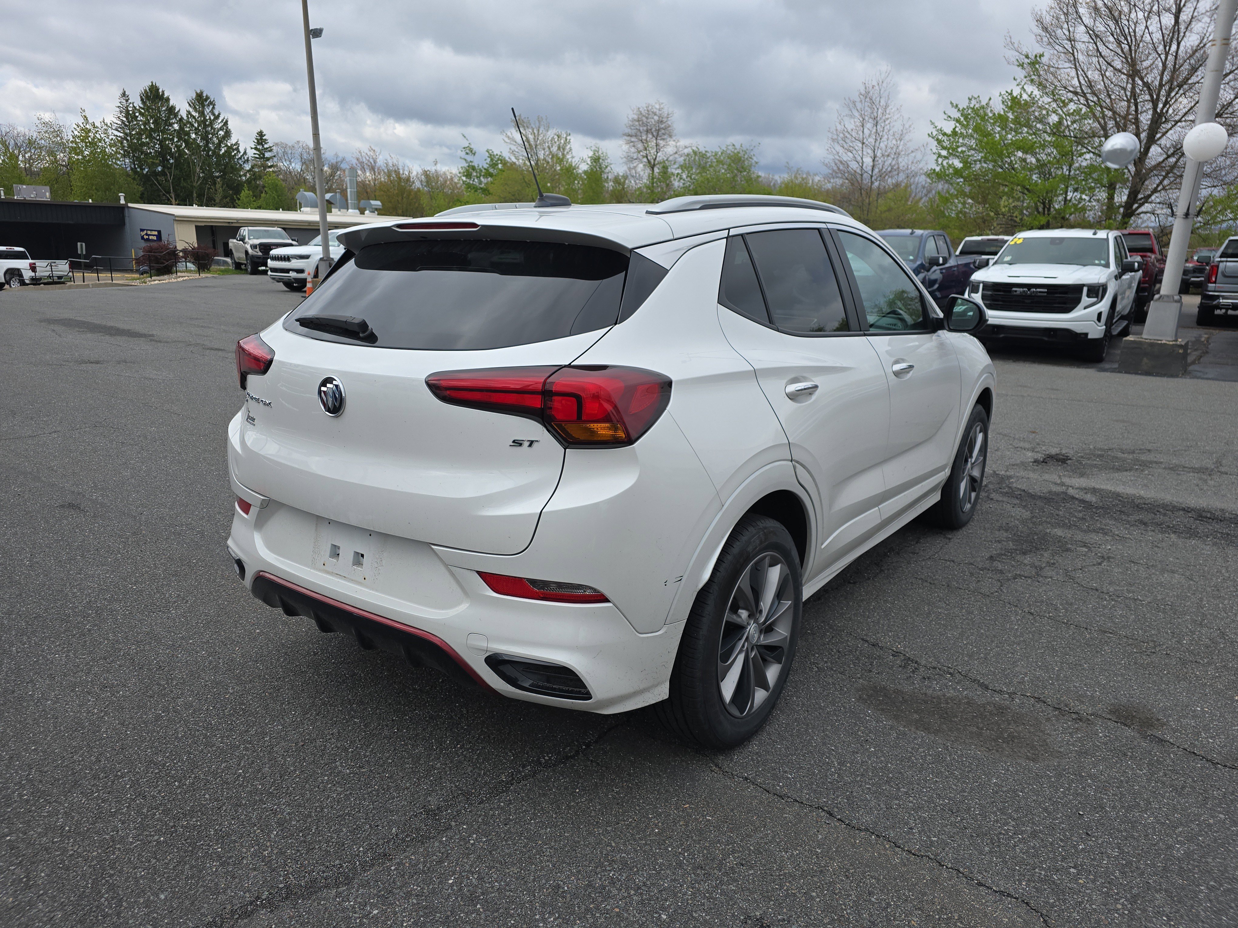 Used 2022 Buick Encore GX Select w/ Sport Touring Package AWD/4WD video 3
