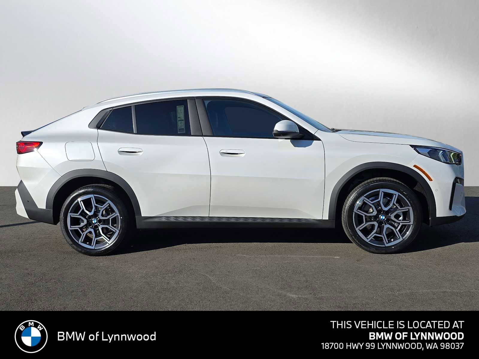New 2026 BMW X2 xDrive28i w/ Technology Package AWD/4WD image 2