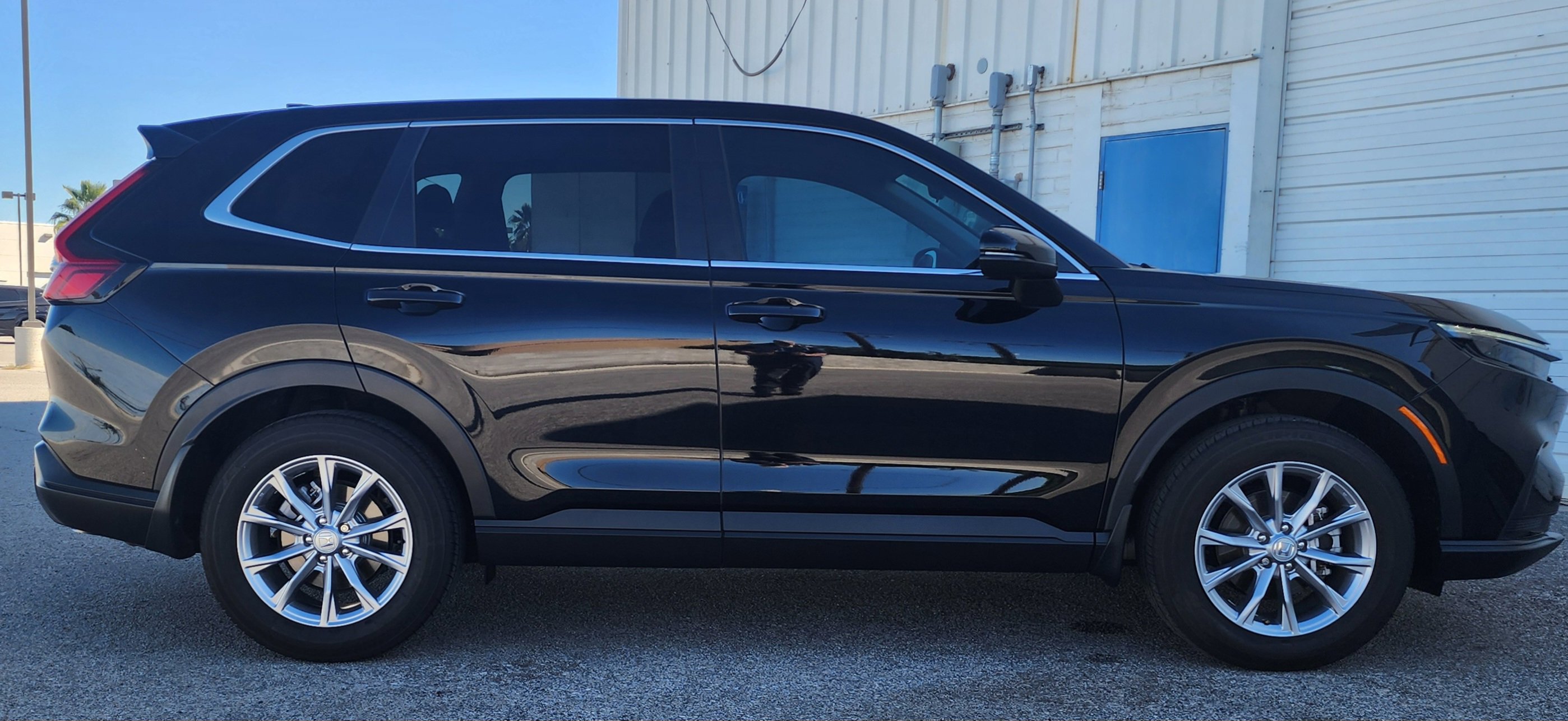 Used 2025 Honda CR-V EX image 4