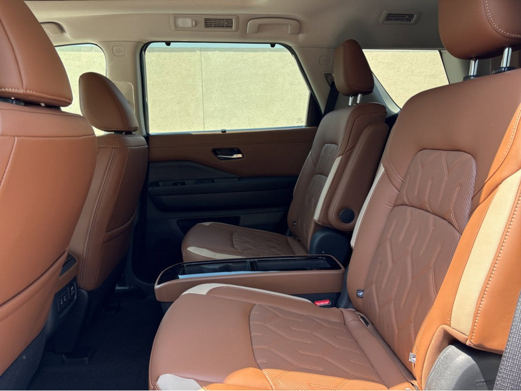 Certified 2026 Nissan Pathfinder Platinum FWD image 16