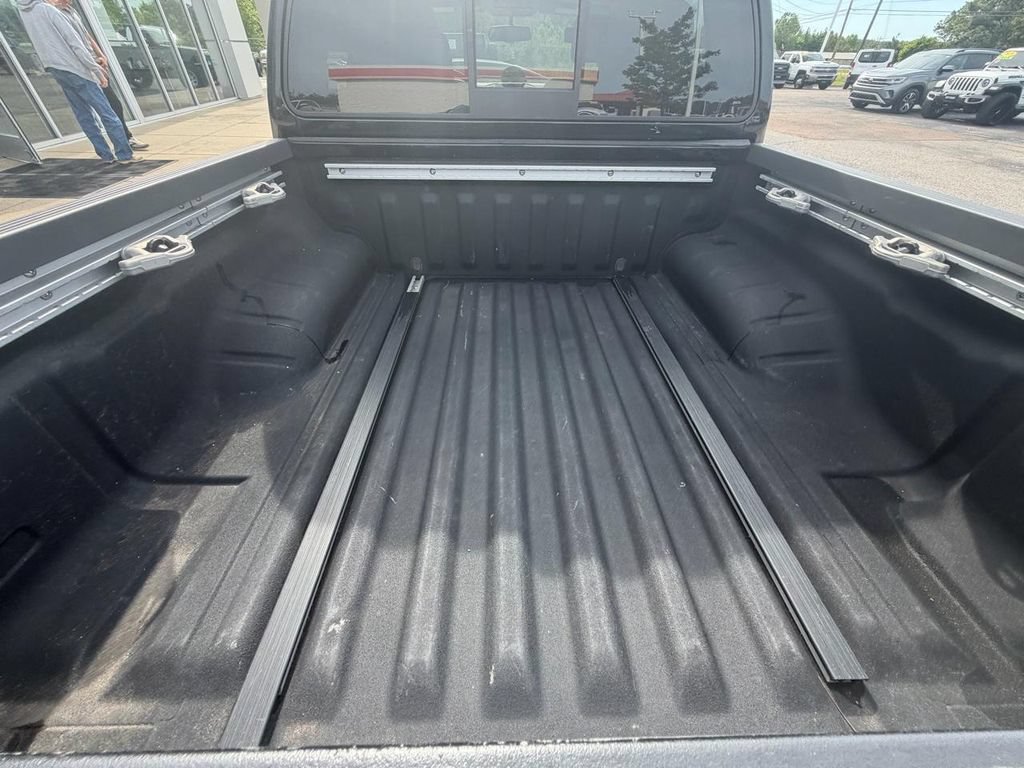 Used 2020 Nissan Frontier SV w/ Midnight Edition Floor Mats AWD/4WD image 14