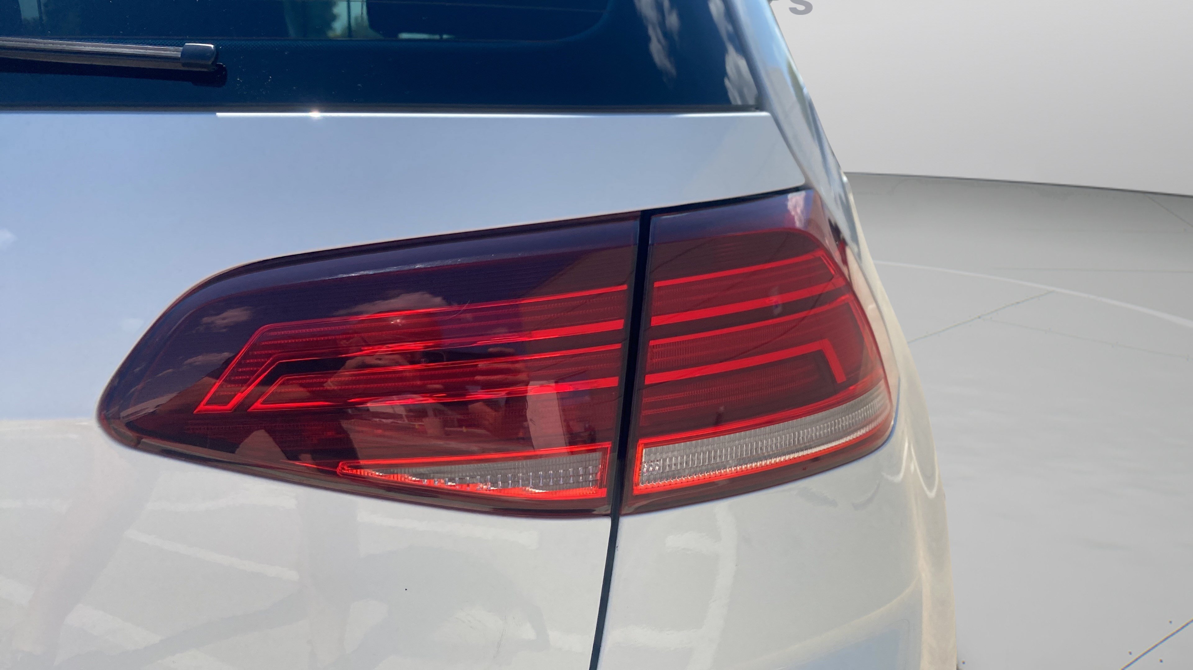 Used 2021 Volkswagen Golf 4-Door FWD image 30