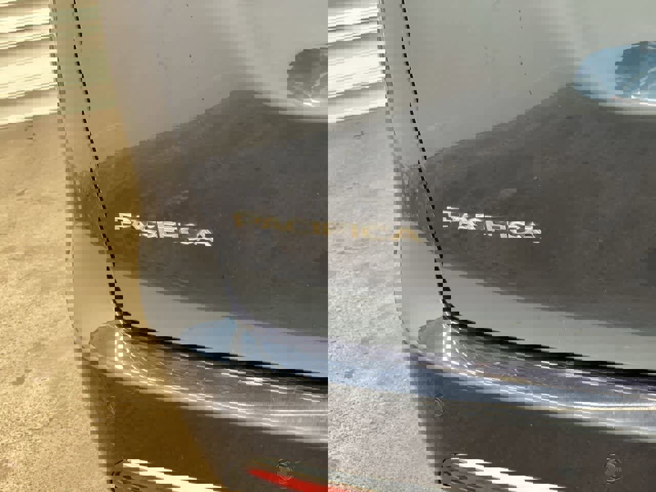 Used 2023 Chrysler Pacifica Touring-L image 10