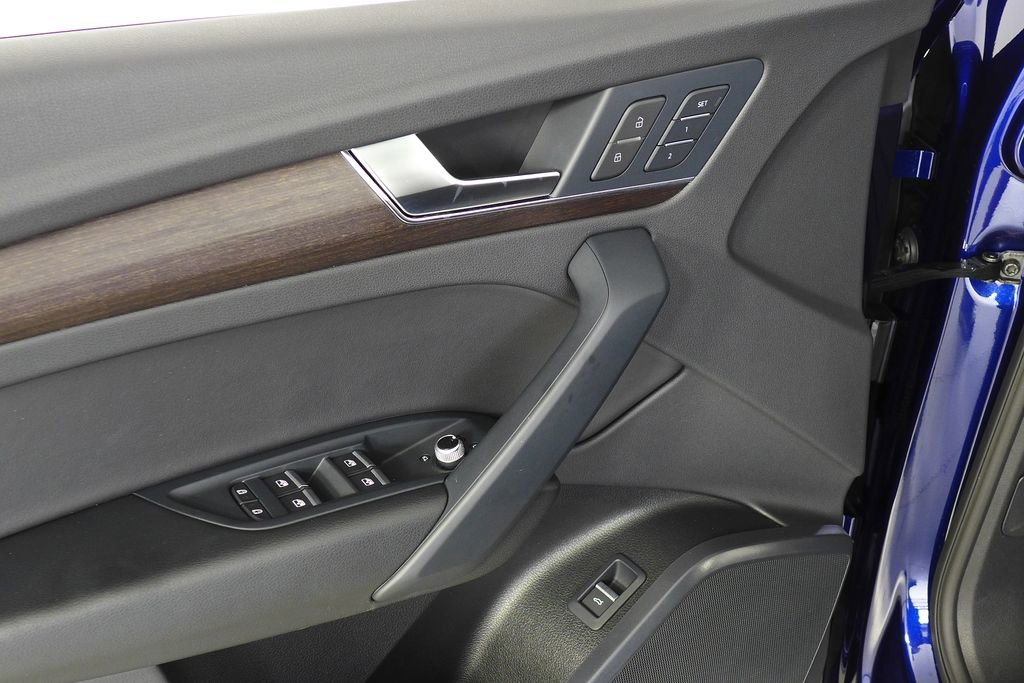 Used 2023 Audi Q5 2.0T Premium w/ Convenience Package image 12