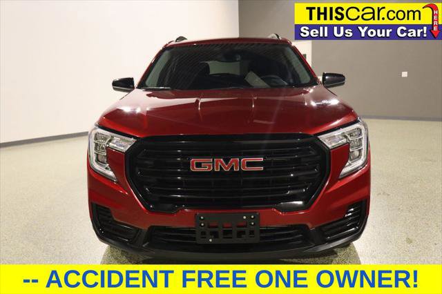 Used 2024 GMC Terrain SLE w/ Elevation Edition image 2