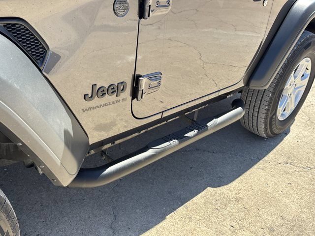 Used 2023 Jeep Wrangler Sport AWD/4WD image 10