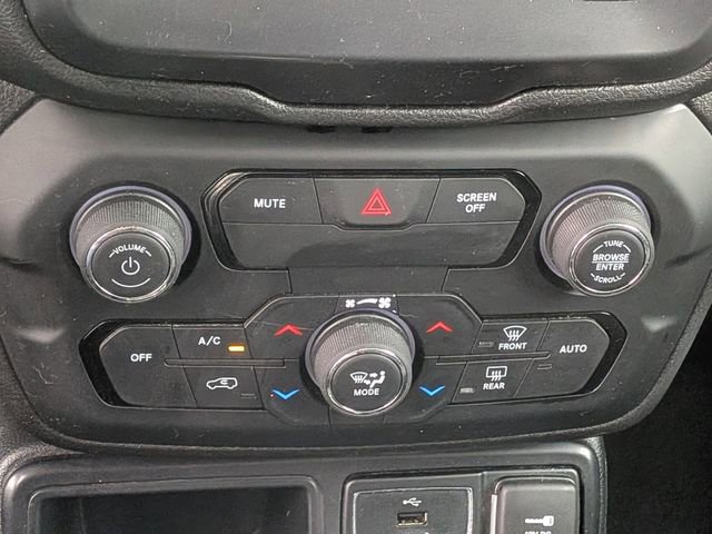 Used 2019 Jeep Renegade Latitude FWD image 23