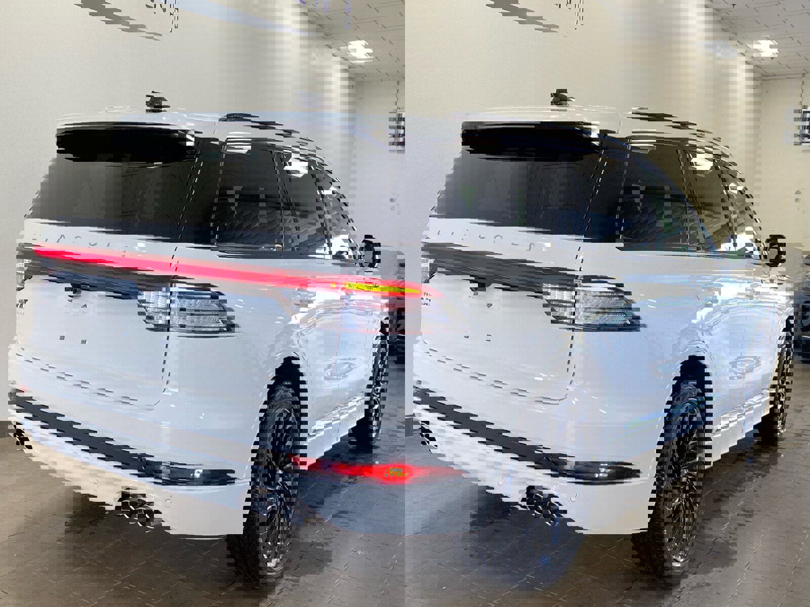 New 2026 Lincoln Aviator Reserve w/ Jet Appearance Package image 7