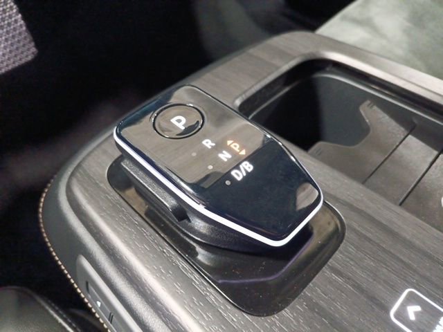 Used 2023 Nissan Ariya AWD image 17