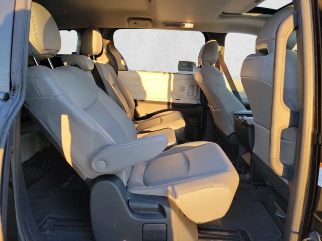Used 2026 Toyota Sienna XLE FWD image 23