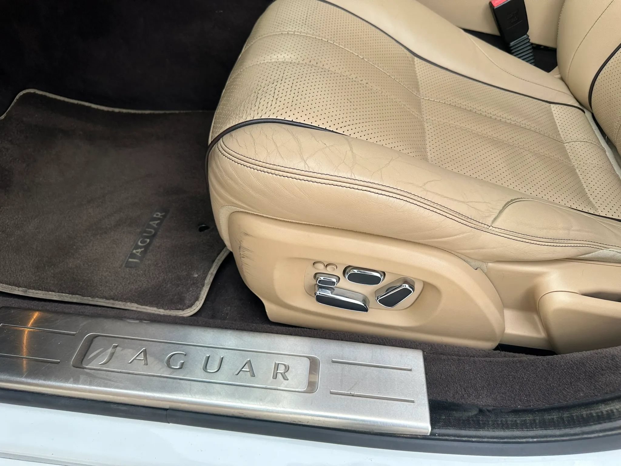 Used 2013 Jaguar XJ L Portfolio RWD image 35