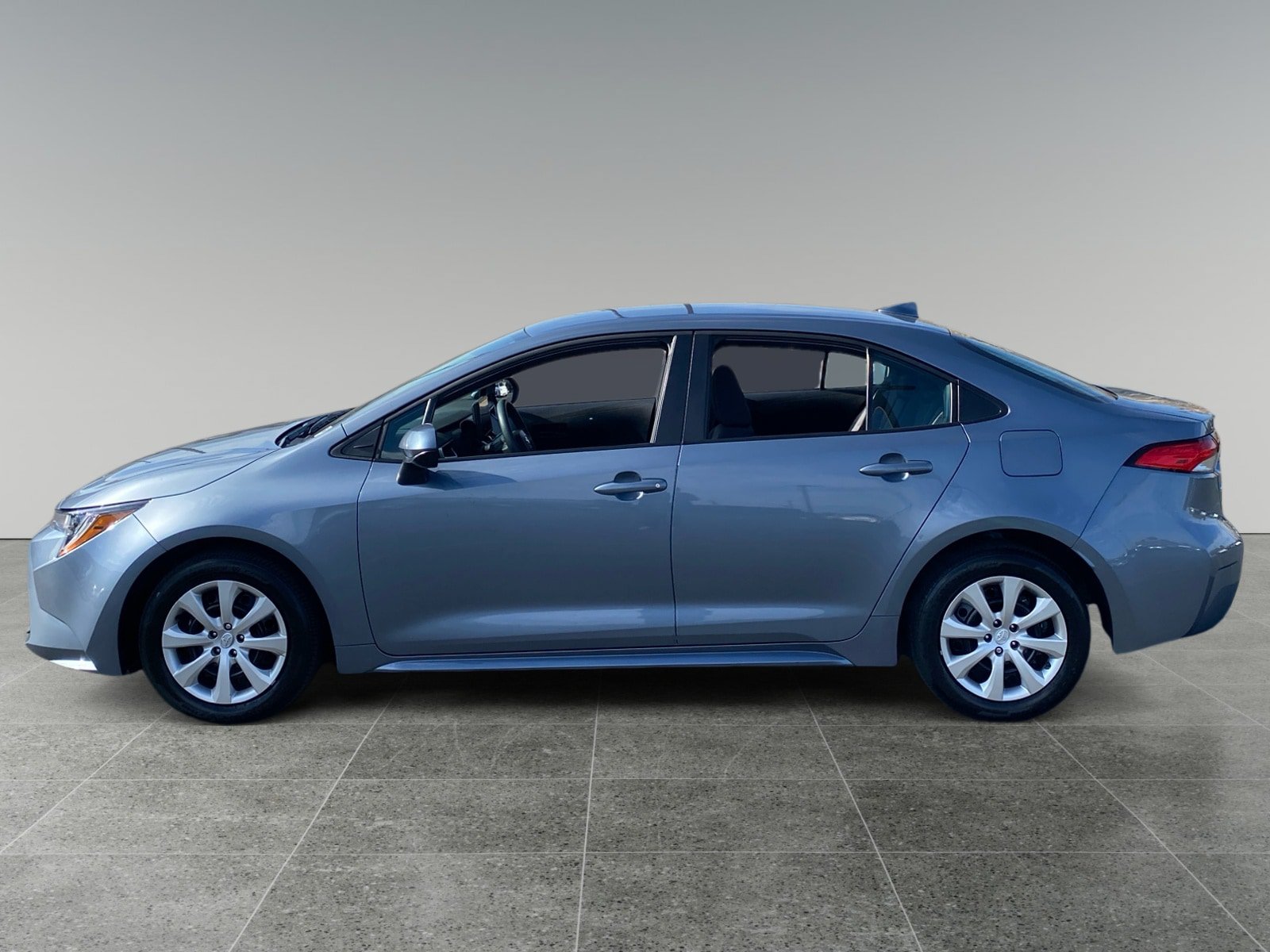 Used 2025 Toyota Corolla LE FWD image 2