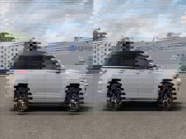 New 2026 Jeep Grand Cherokee Summit w/ Adv Protech Group IV image 24