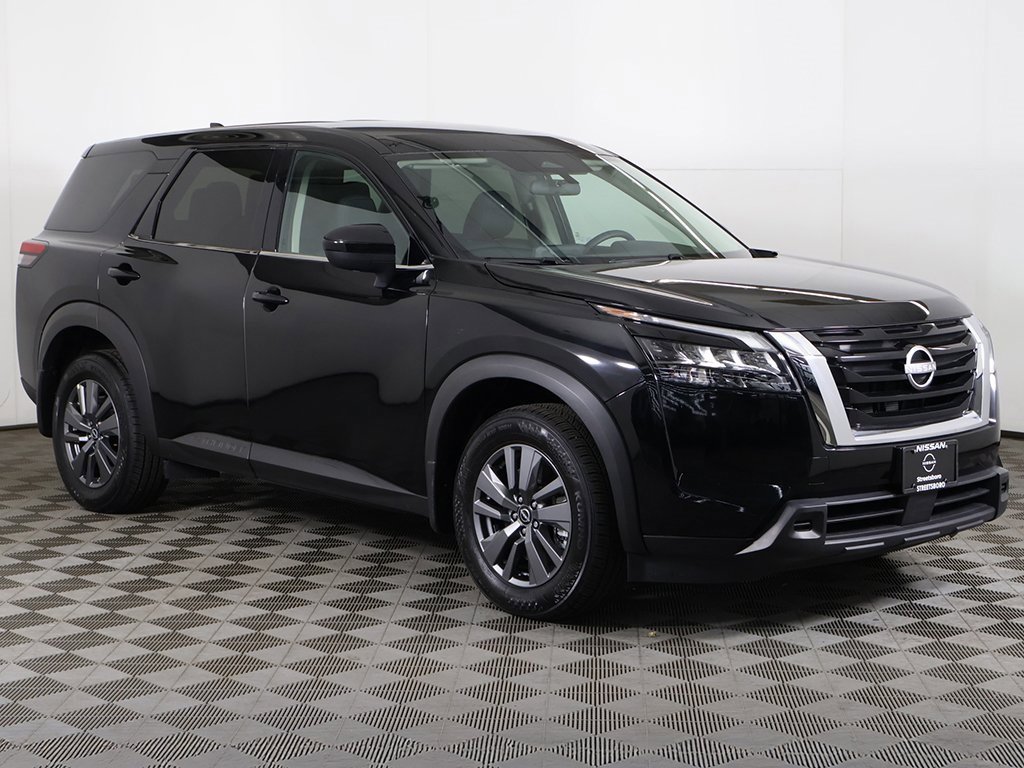 Used 2024 Nissan Pathfinder S image 2
