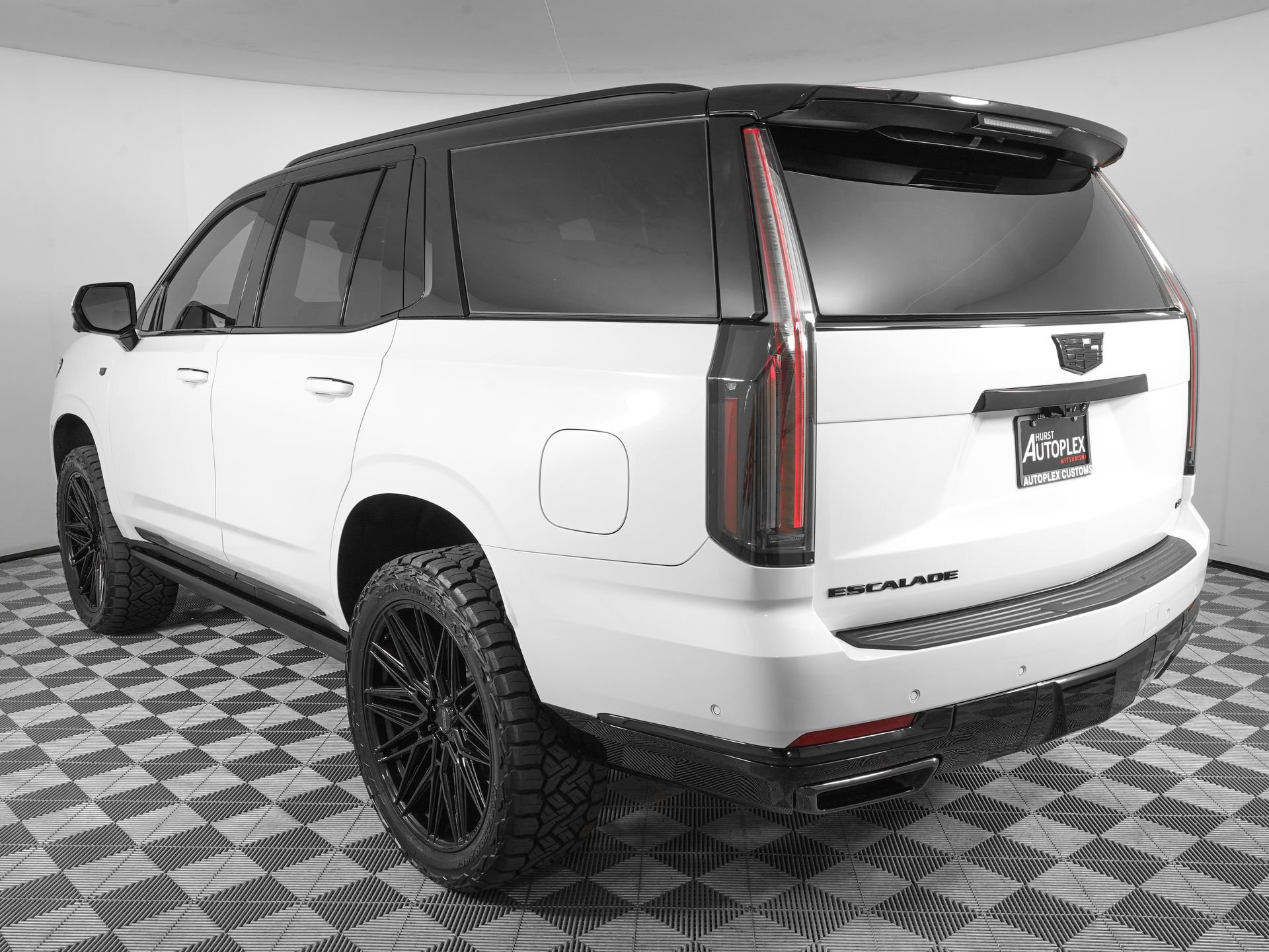 Used 2026 Cadillac Escalade Platinum Luxury w/ LPO, Floor Liner Package AWD/4WD image 7