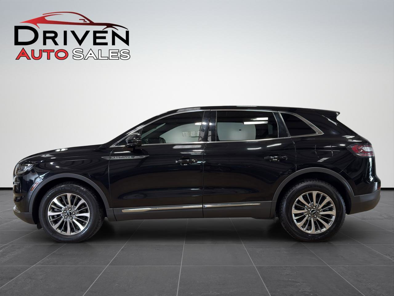 Used 2022 Lincoln Nautilus Reserve AWD/4WD image 1