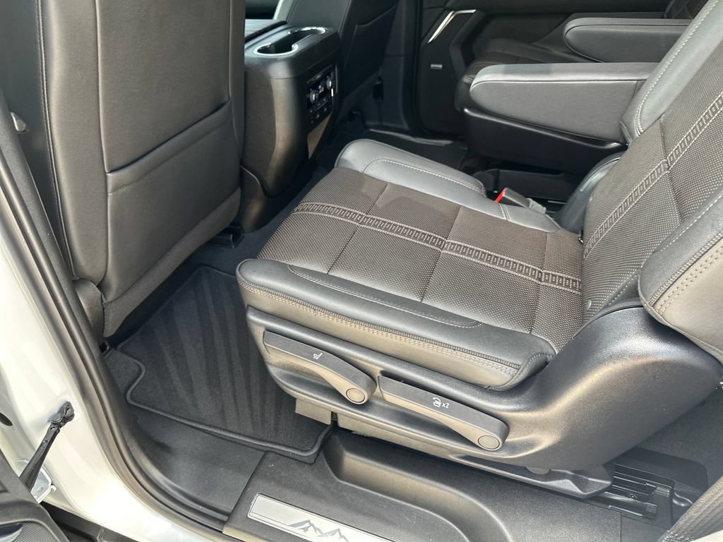 Used 2025 Chevrolet Tahoe High Country AWD/4WD image 33
