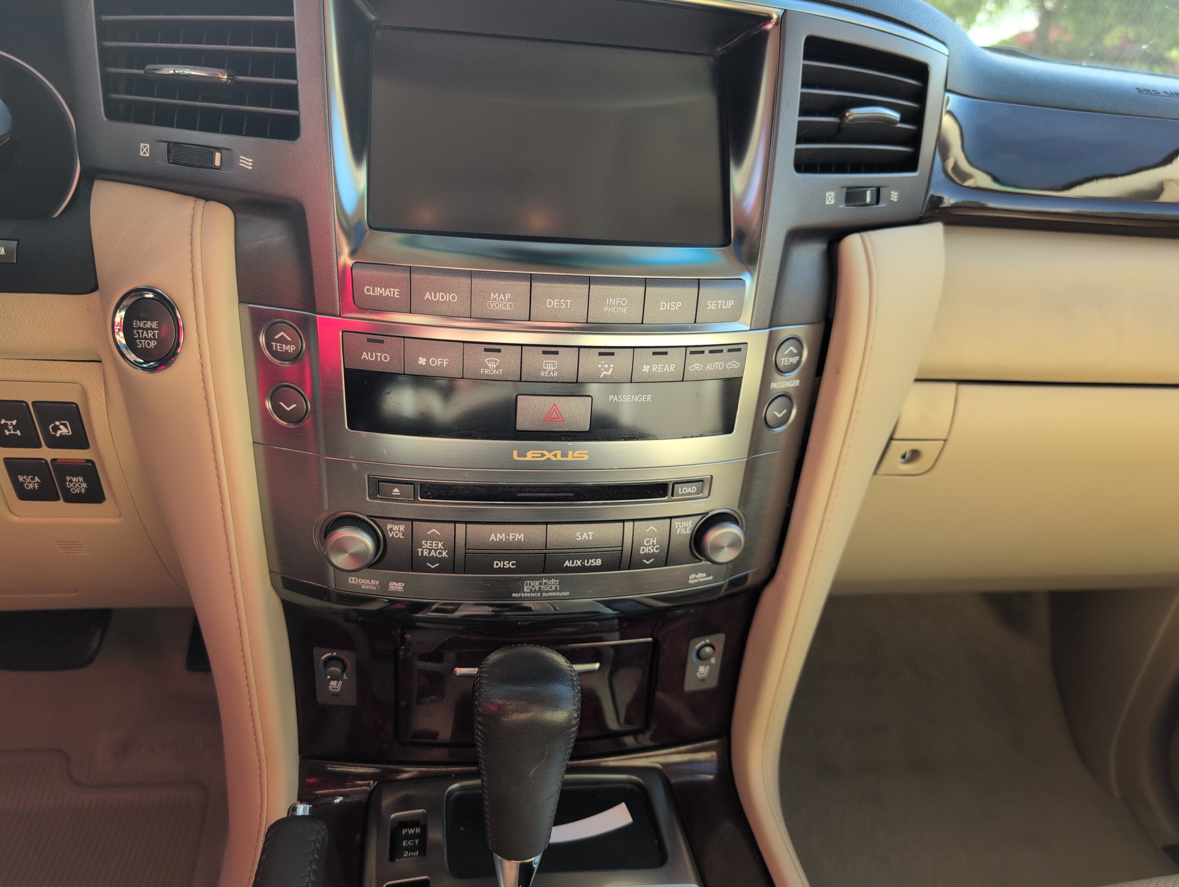 Used 2011 Lexus LX 570 4WD w/ Luxury Pkg image 10