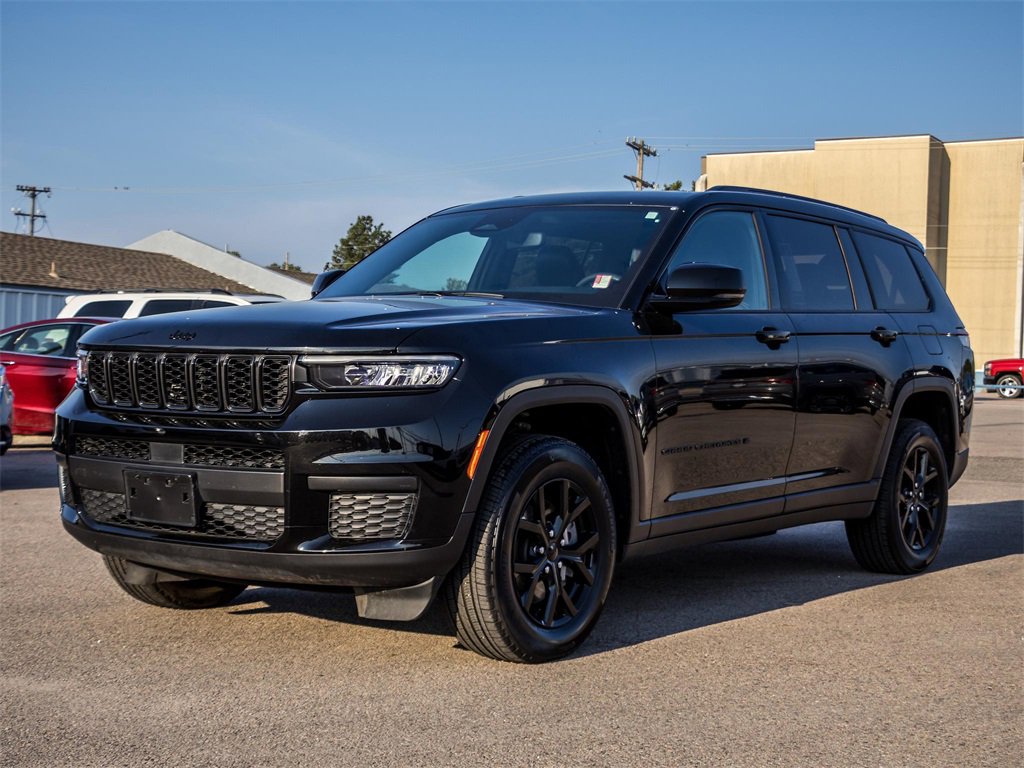 Used 2024 Jeep Grand Cherokee L Laredo image 3