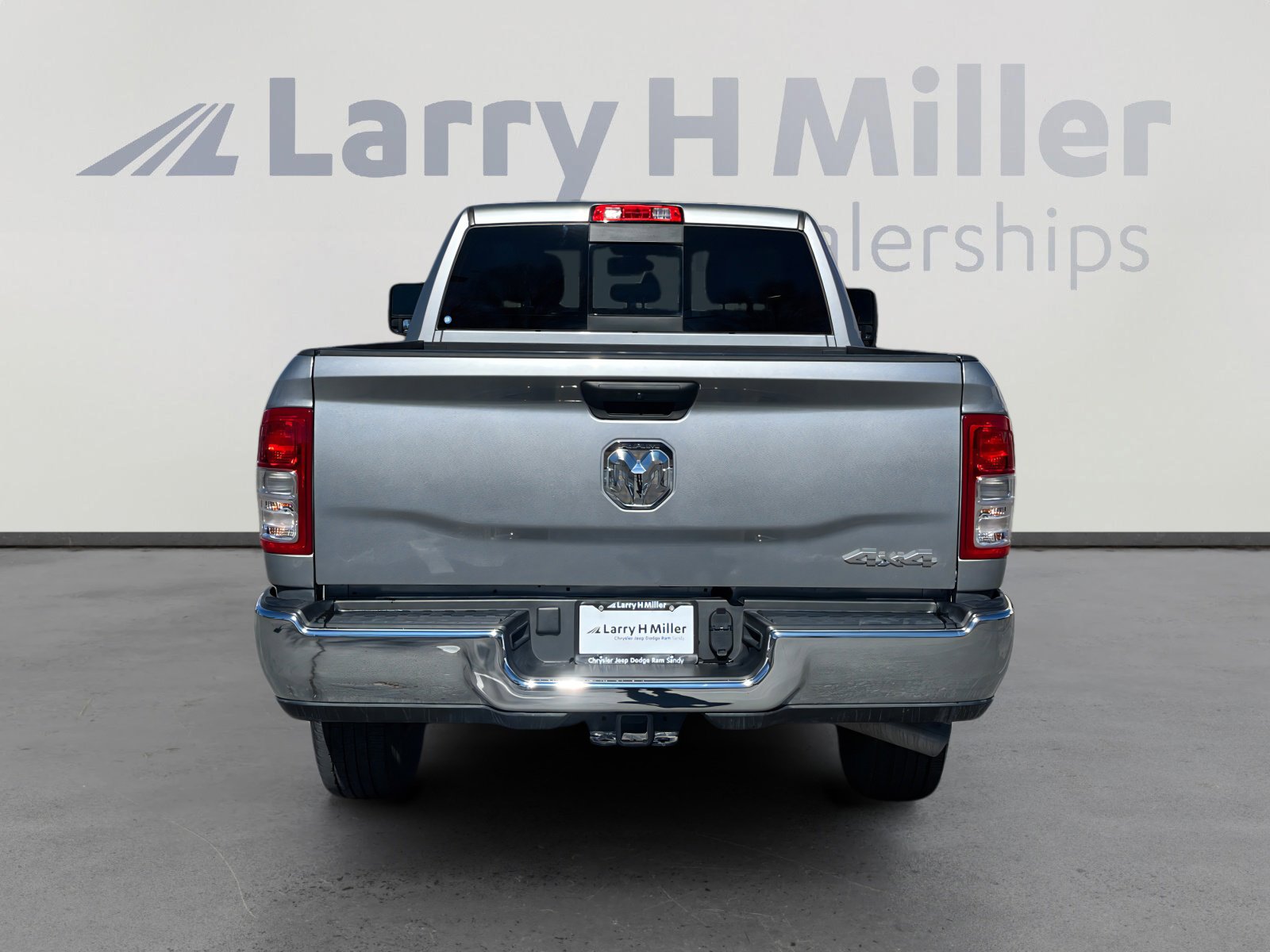 Used 2024 RAM 2500 Tradesman w/ Chrome Appearance Group image 4