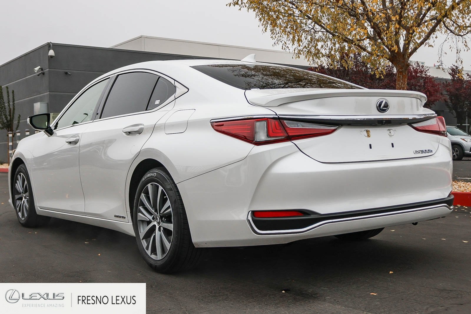 Used 2019 Lexus ES 300h image 4