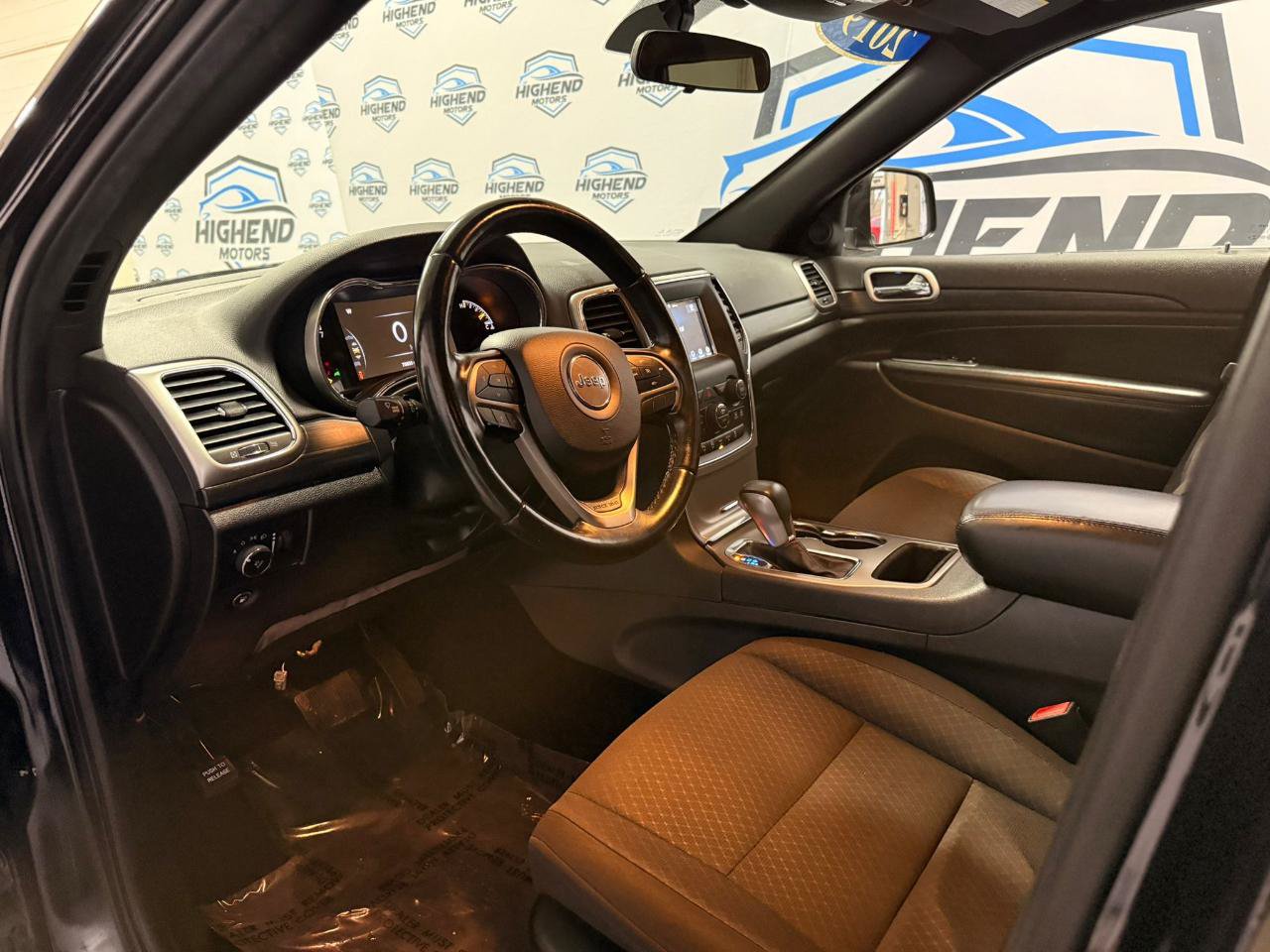 Used 2019 Jeep Grand Cherokee Laredo AWD/4WD image 14