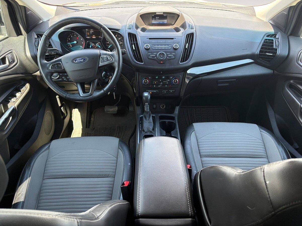 Used 2017 Ford Escape SE w/ SE Sport Appearance Package AWD/4WD image 10