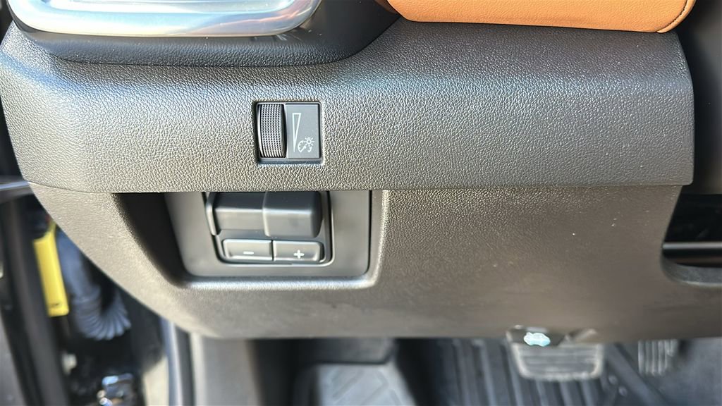 Used 2025 GMC Canyon AT4 image 21