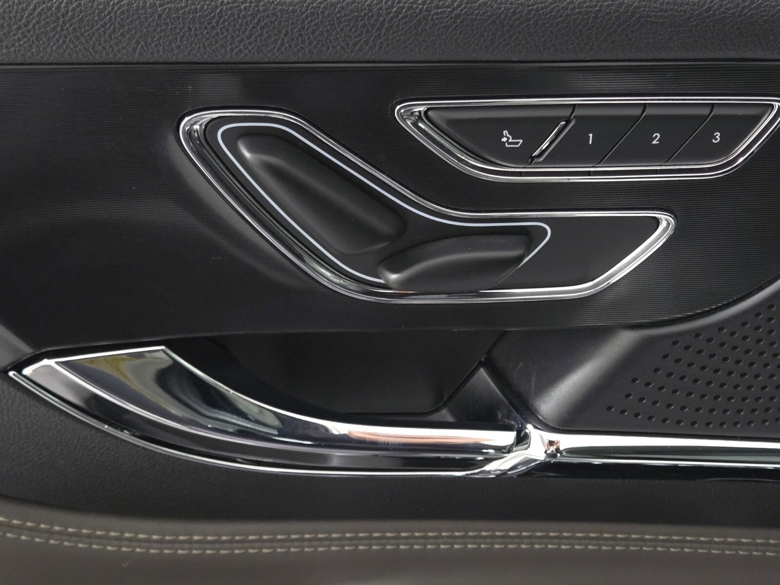 Used 2023 Lincoln Corsair Reserve image 22