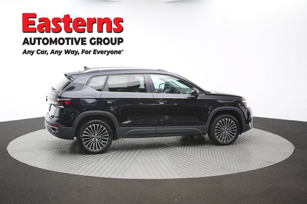 Used 2025 Volkswagen Taos SE FWD image 43