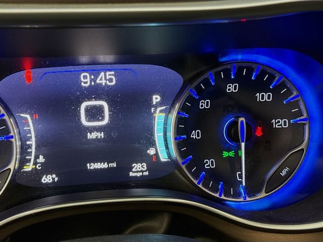 Used 2018 Chrysler Pacifica Touring-L Plus w/ Tire & Wheel Group image 12