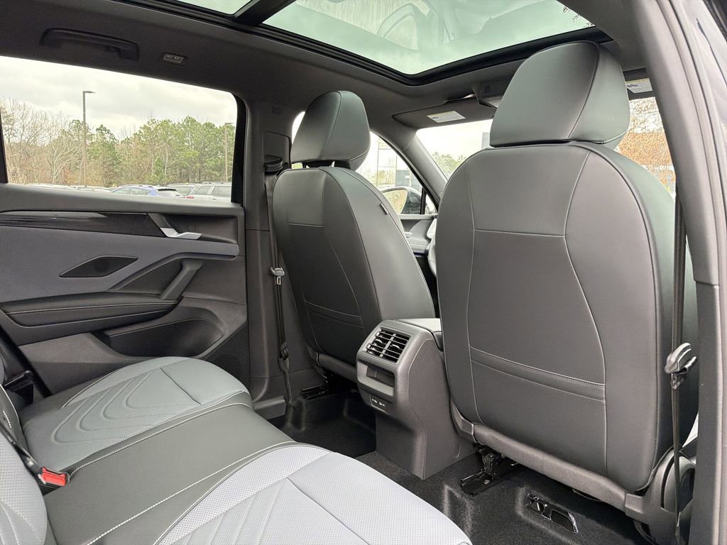 New 2026 Volkswagen Tiguan SE R-Line image 18