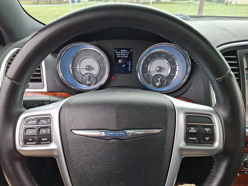 Used 2013 Chrysler 300 w/ Driver Convenience Group RWD image 20