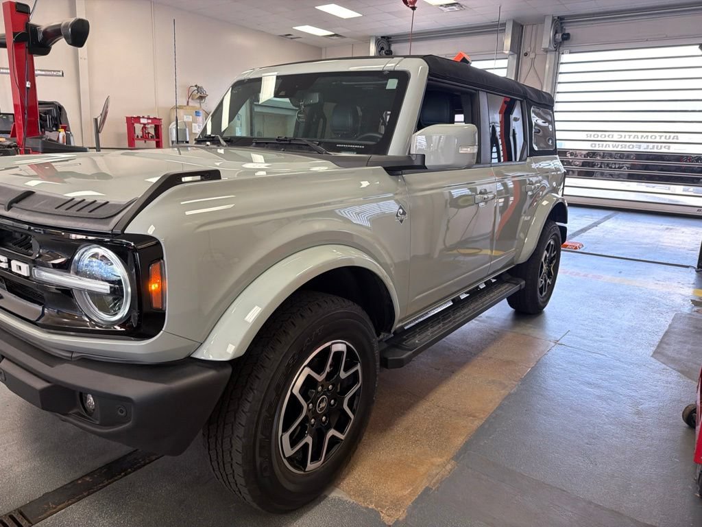 Used 2024 Ford Bronco Outer Banks AWD/4WD image 5