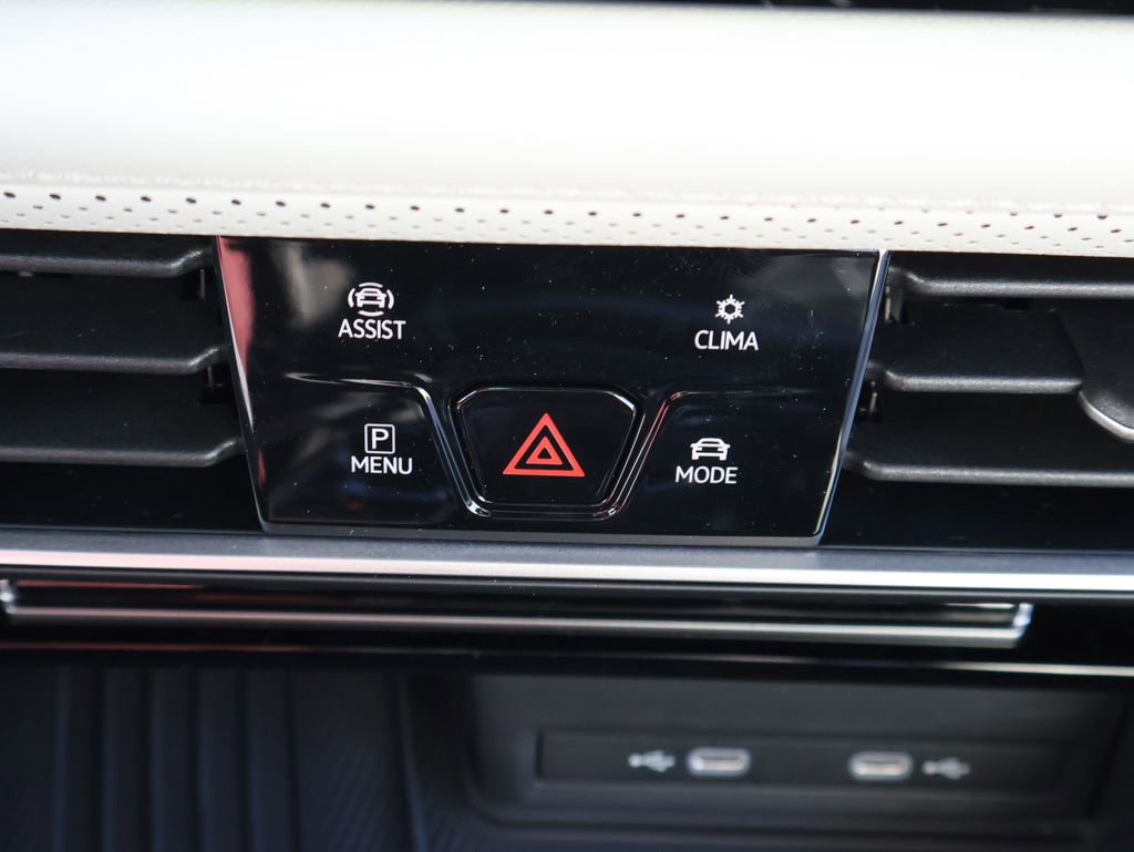 New 2026 Volkswagen Atlas Cross Sport SEL Premium R-Line image 32