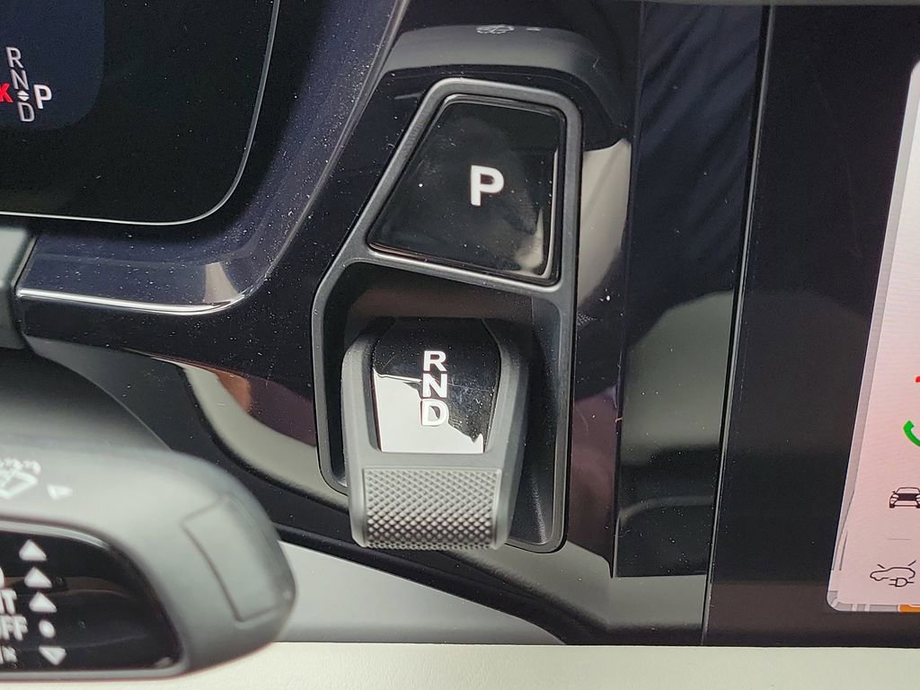 New 2026 Porsche Macan Electric RWD image 40
