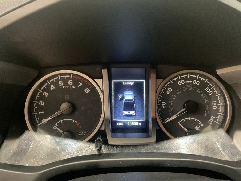 Used 2022 Toyota Tacoma SR5 AWD/4WD image 15