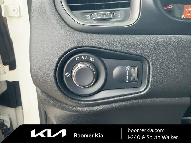 Used 2023 Jeep Renegade Latitude image 16