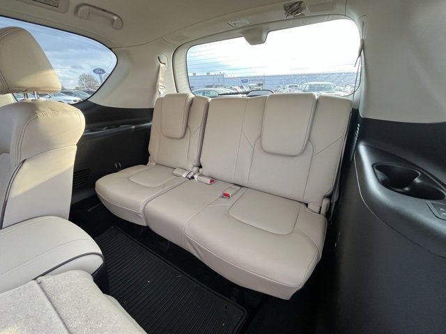 Used 2024 Nissan Armada Platinum w/ Captain's Chairs Package image 9