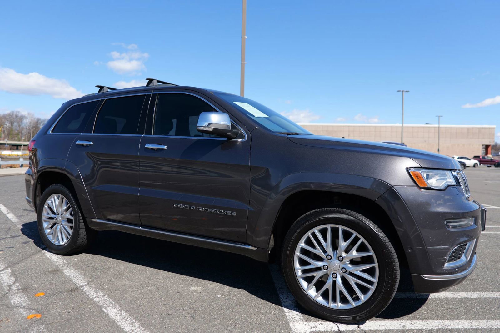Used 2018 Jeep Grand Cherokee Summit image 11