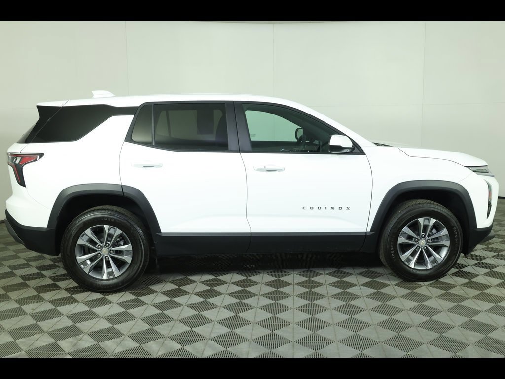 Used 2026 Chevrolet Equinox LT w/ Convenience Package II image 17