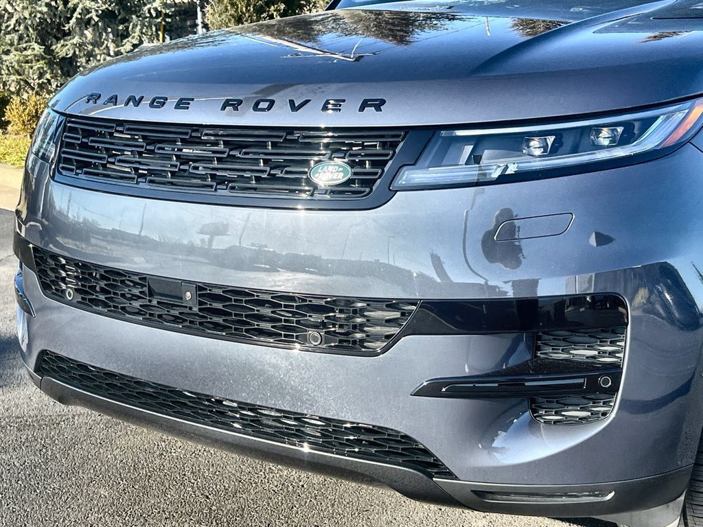 Used 2026 Land Rover Range Rover Sport SE AWD/4WD image 9